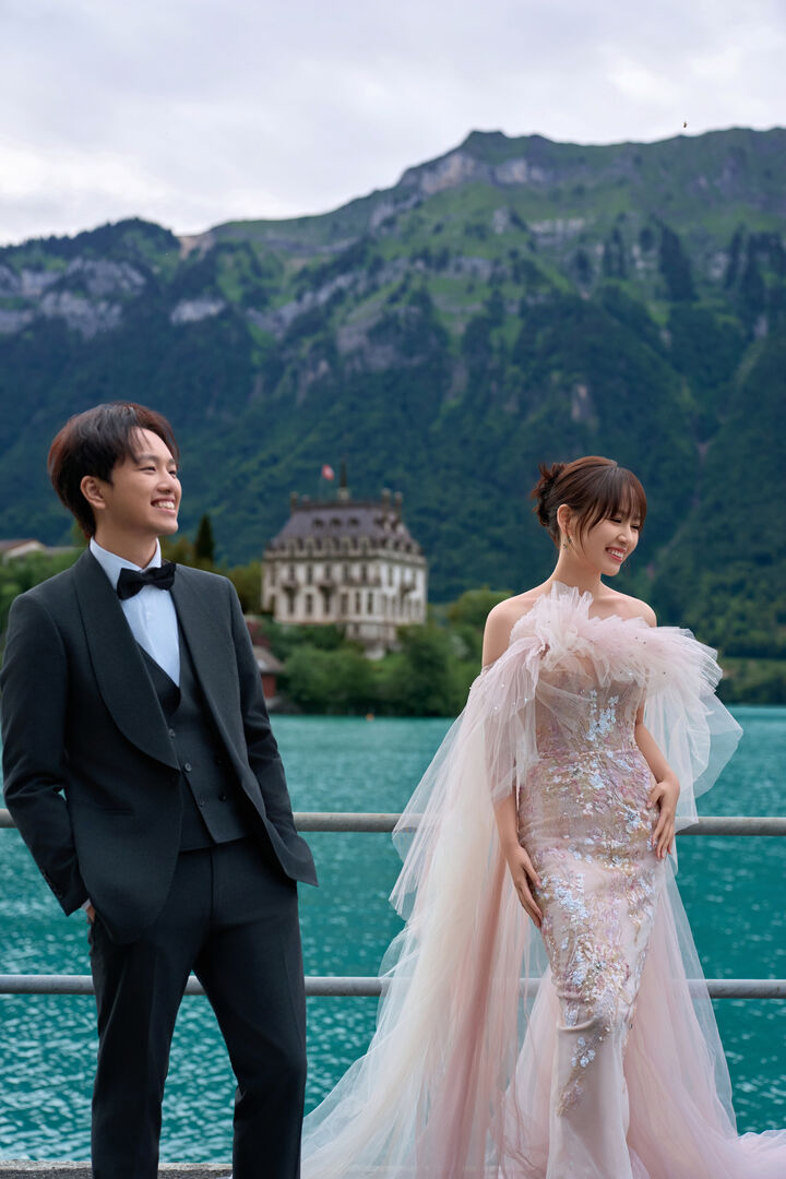 By the turquoise water of Lake Brienz